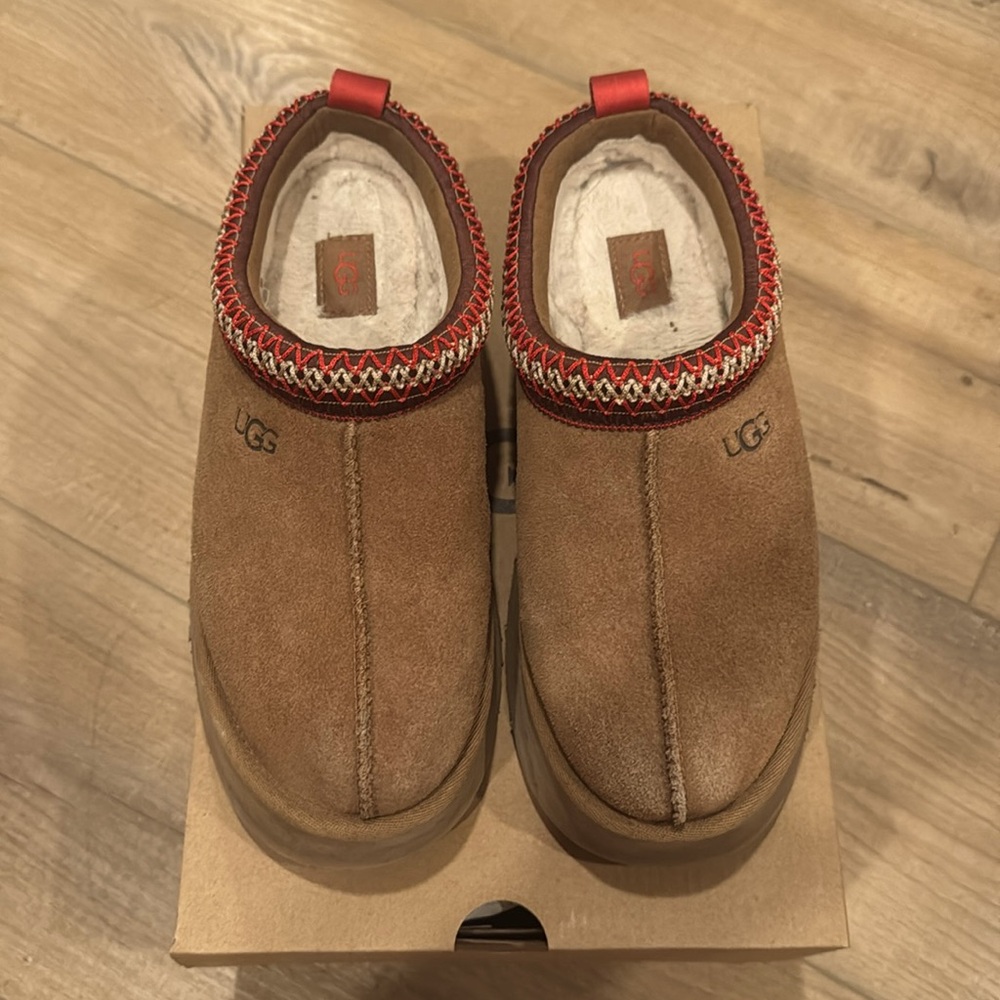 Ugg tazz slippers women’s 7